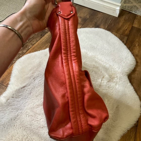 Marc Jacobs Hobo Red Turnlock. Leather Shoulder Bag Purse Slouchy - Picture 6 of 12
